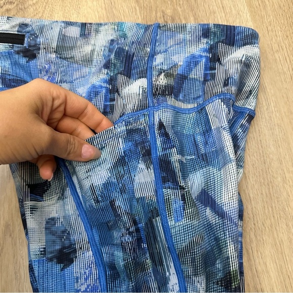 Lululemon On Pace Tight 7/8 25"
Sun Dazed Multi Blue size 4 - Picture 10 of 13